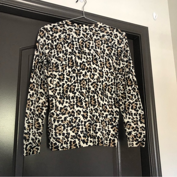 J. McLaughlin cheetah/leopard lightweight cashmere long sleeve crewneck sweater - Picture 7 of 8